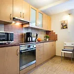 Vanilla 4, 3bdr 1,5bth In Centre *