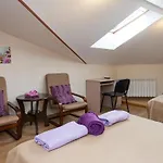 Vanilla 4, 3bdr 1,5bth In Centre