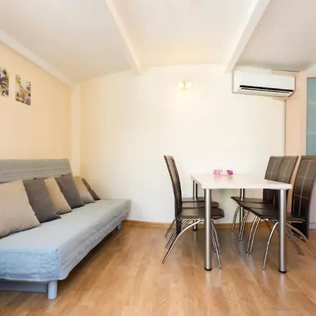 Apartment Vanilla 4, 3bdr 1,5bth In Centre