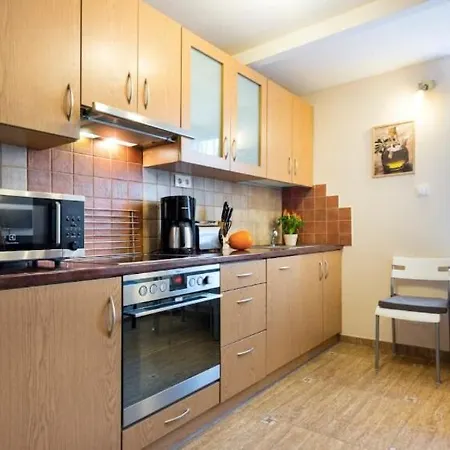 Vanilla 4, 3bdr 1,5bth In Centre *