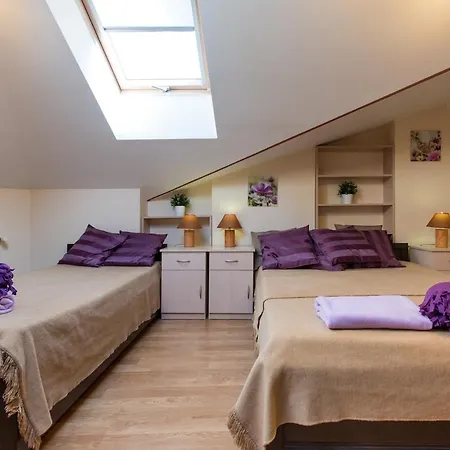 Vanilla 4, 3bdr 1,5bth In Centre *