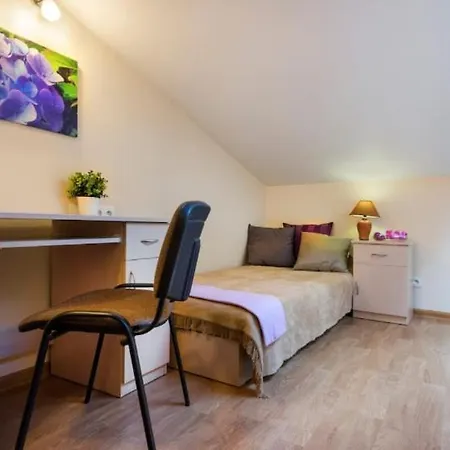 Vanilla 4, 3bdr 1,5bth In Centre