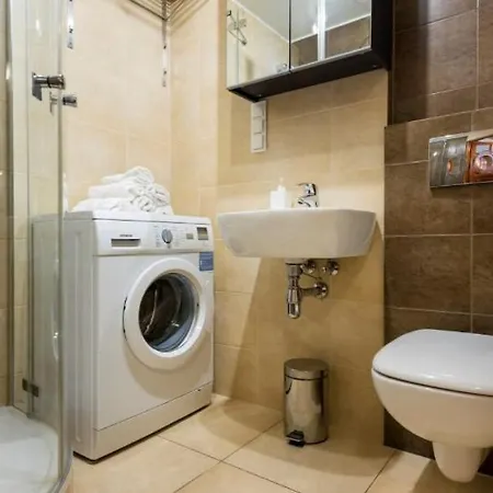 Vanilla 4, 3bdr 1,5bth In Centre Appartement