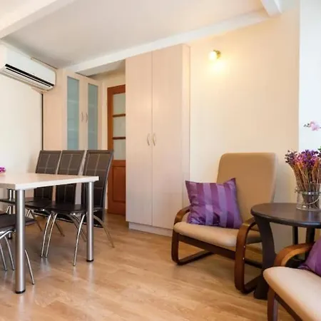 Apartment Vanilla 4, 3bdr 1,5bth In Centre